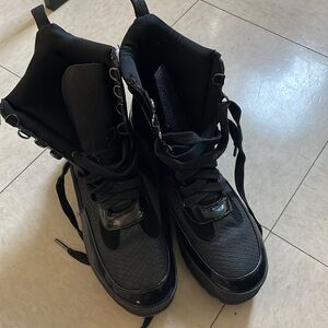 Cape Robbin. Black boots 🥾